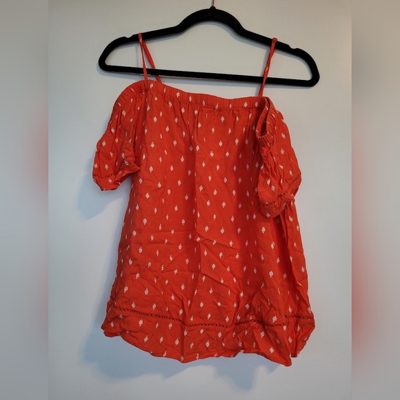 4/$20 👚 Old Navy size small Cold Shoulder top - Picture 2 of 3